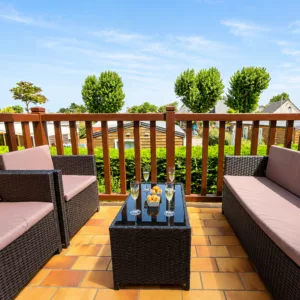 Terrasse avec salon extérieur à Merville-Franceville-Plage